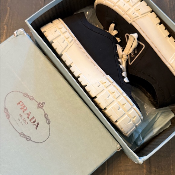 Prada women’s double wheel black re-nylon gabardine sneakers size 38 - Picture 2 of 13